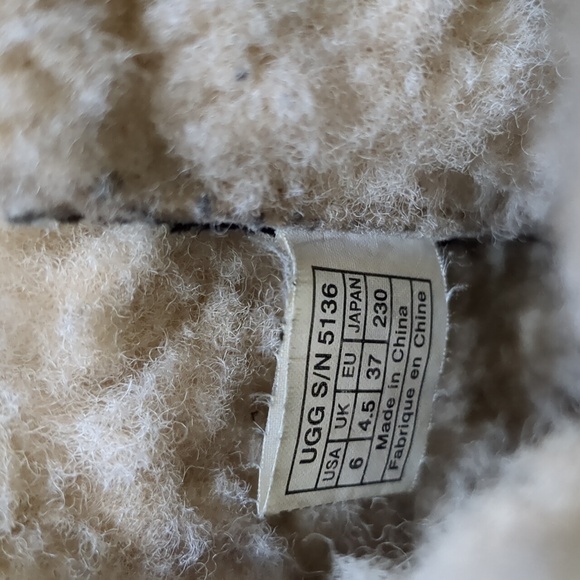 UGG AUSTRALIA BLACK LEATHER COVE ANKLE LACE BOOTS women's size 6 - Picture 8 of 11